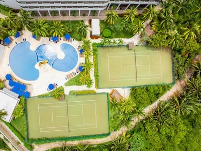 https://www.palmarbeachresortandspa.com.mx/galleries/Areas/TENNIS COURTS.webp